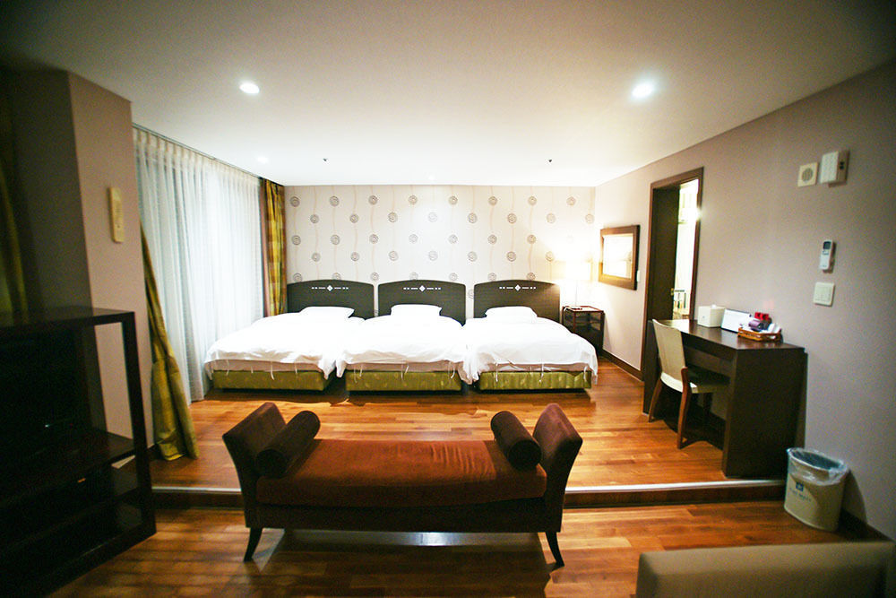Lake Hills Jeju Resort Согвипхо Экстерьер фото